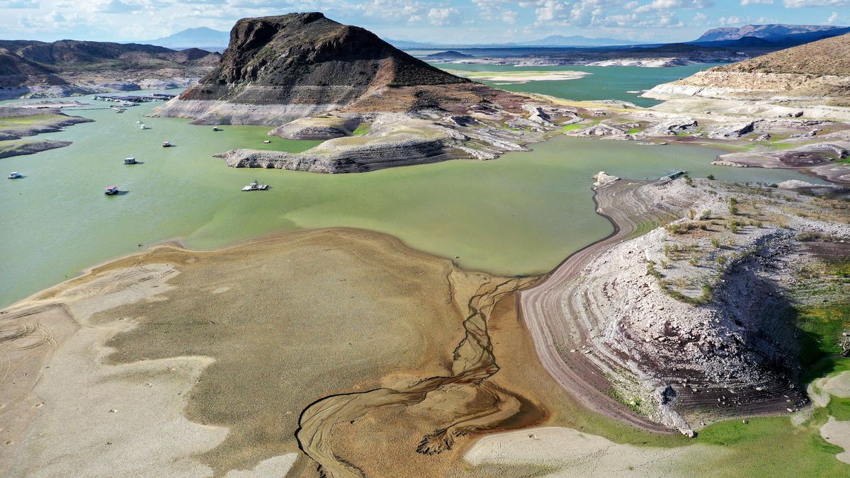 Fotky od přehrady ukazují, jak vypadá megasucho způsobené změnou klimatu